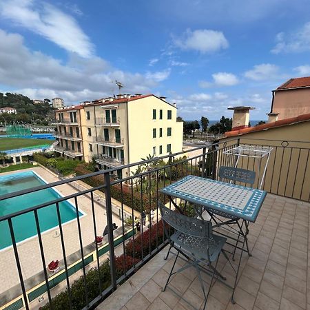 Appartamento Vista Mare Con Piscina Cala Di Sole Imperia Εξωτερικό φωτογραφία