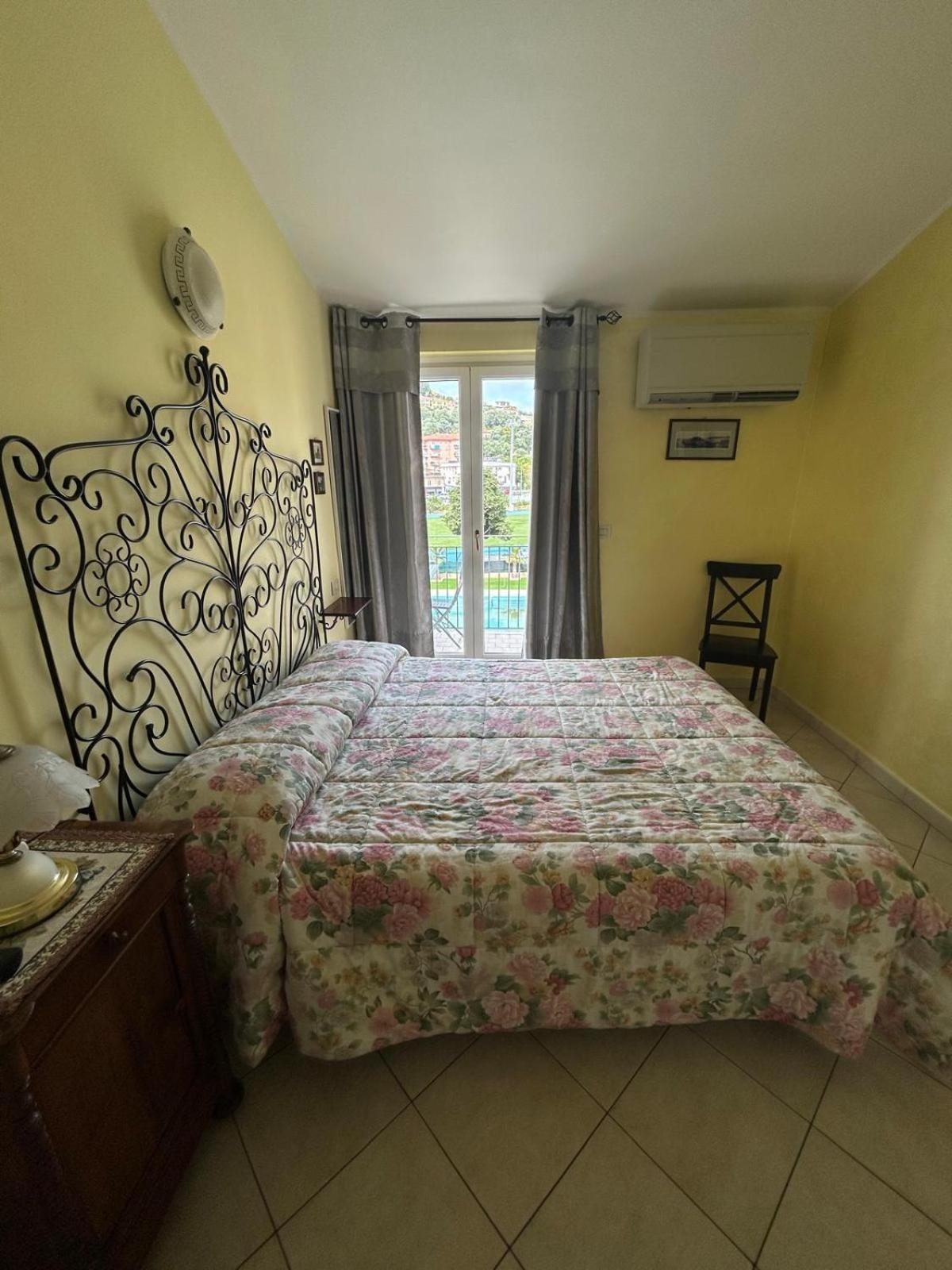 Appartamento Vista Mare Con Piscina Cala Di Sole Imperia Εξωτερικό φωτογραφία