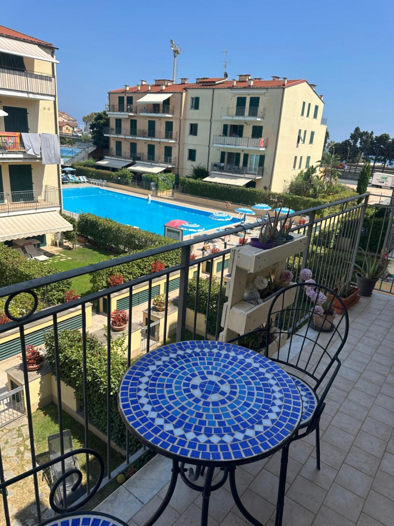Appartamento Vista Mare Con Piscina Cala Di Sole Imperia Εξωτερικό φωτογραφία