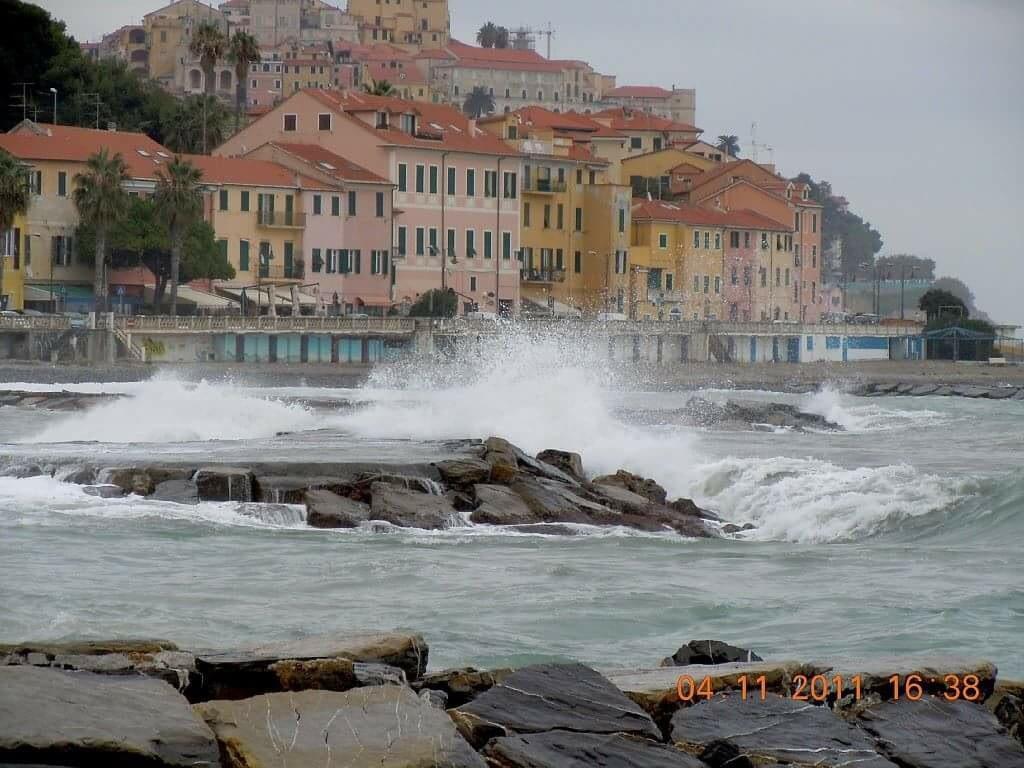 Appartamento Vista Mare Con Piscina Cala Di Sole Imperia Εξωτερικό φωτογραφία
